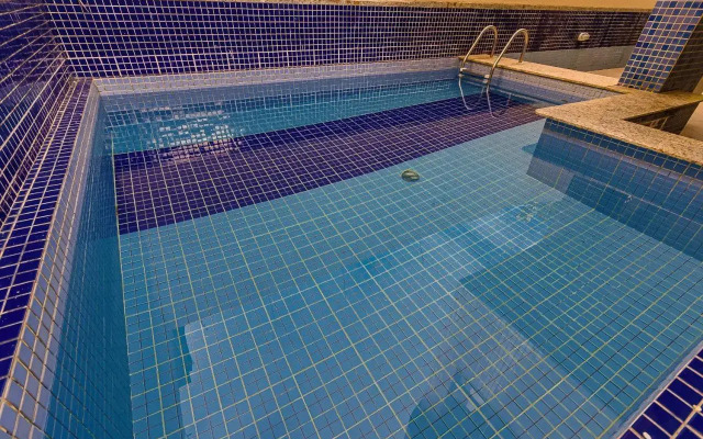 2 Quartos Varanda Piscina, 300 m praia Wi-Fi 200Mb