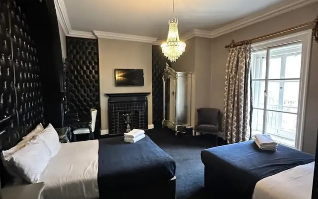 White Star Line Hotel