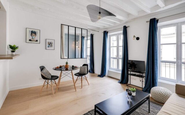 Beautiful new Apartment in a Pedestrian Street, Near Champs Elysees