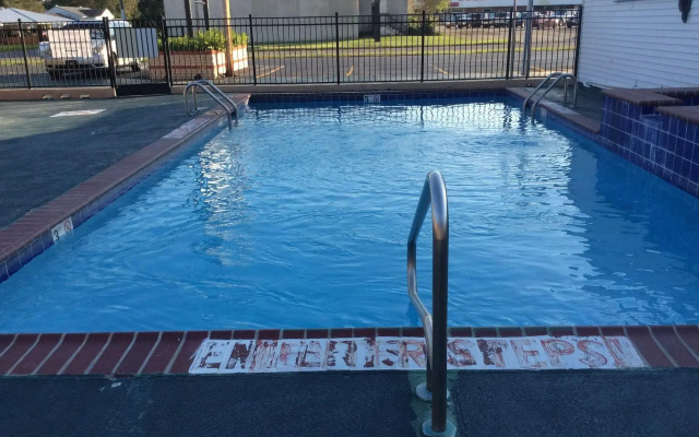 Budget Inn And Suites