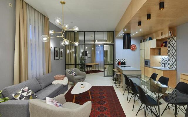 ORANGEHOMES Unique design 3 bathrooms flat