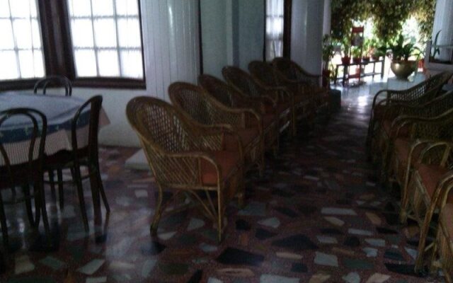 Hotel Walnut Grove