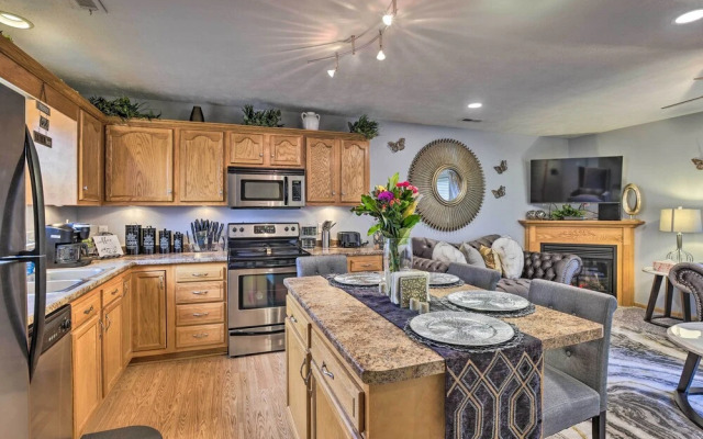 Charming Omaha Condo - 13 Miles to Downtown!