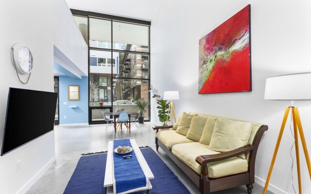 Posh Lofty Pad in Central Redmond