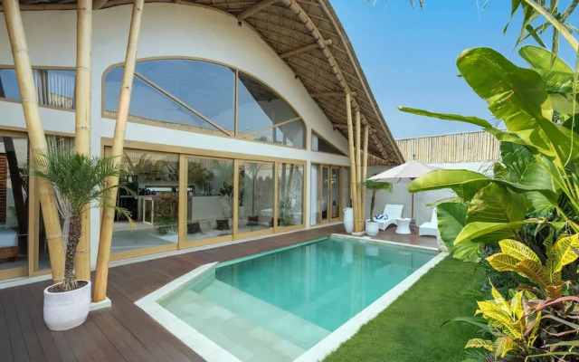 Sunny Paradise Villa by Betterplace