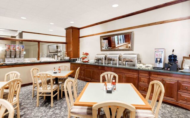 Clarion Hotel & Conference Center Lansing West