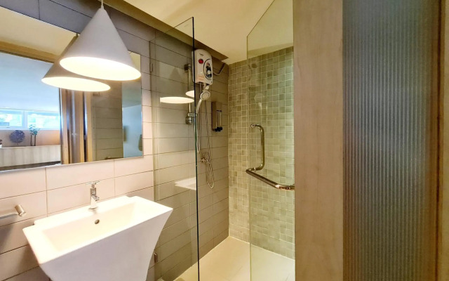 Sathorn Terrace Apartment