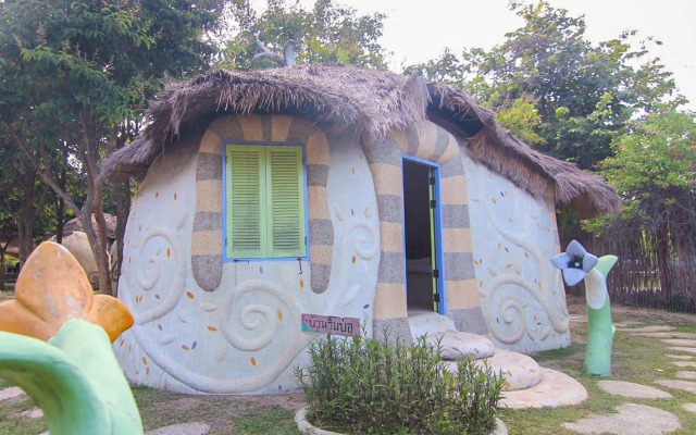 Naidee Sculptured Huts