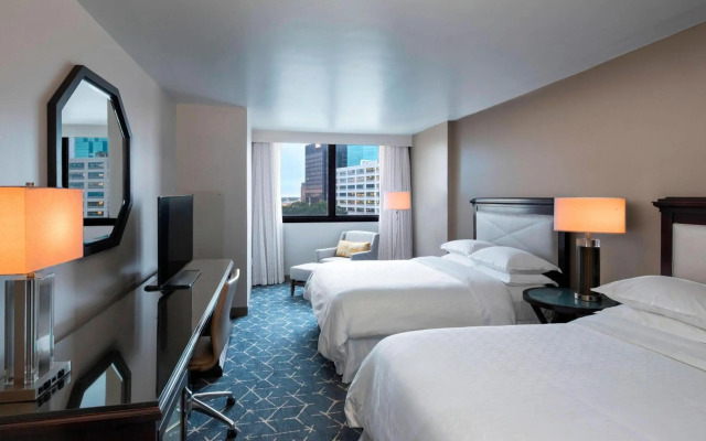 Sheraton Norfolk Waterside Hotel