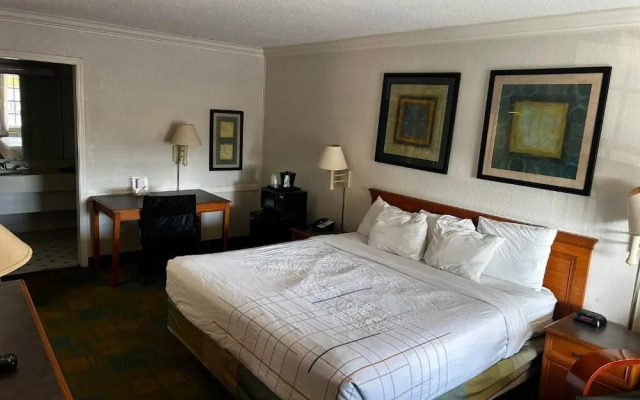 Causeway Inn - Metairie