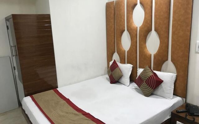 Hotel Crystal Deluxe at New Delhi Railway Station