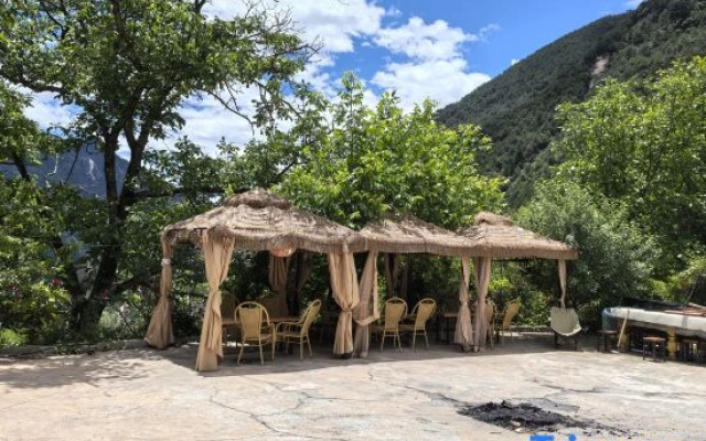 Danba Banshan Yunju Xiaogema B&B