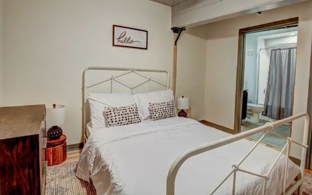 2 Bedroom, Hawthorne Lane