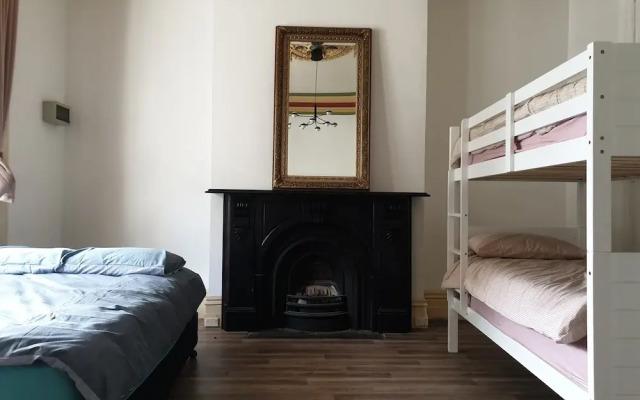 Fitzroy Private Rooms @ 132 Nicholson Homestay