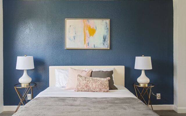 Extravagant Hollywood Cosmo Suites