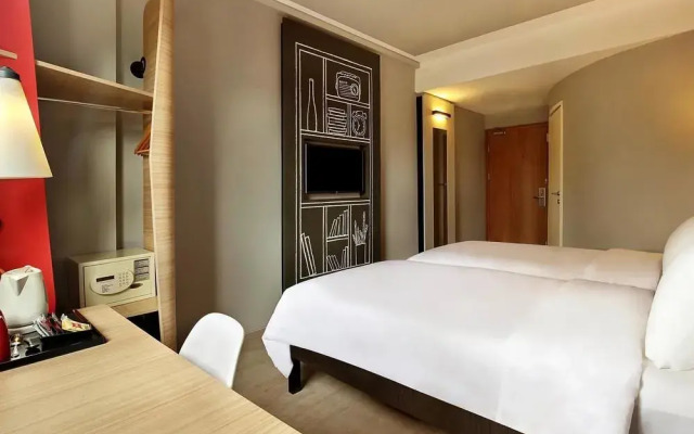 ibis Bali Legian Street