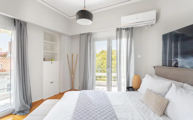 Sun splashed sanctum balconies Acropolis