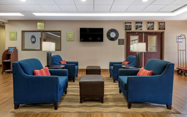 Comfort Inn & Suites Farmington - Victor