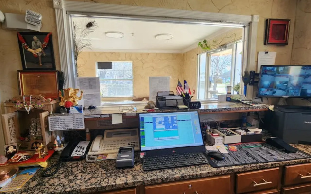 Benbrook Inn & Suites