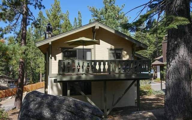 3407 Pine Hill 2 Bedroom Home by RedAwning