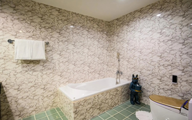Benviar Tonson Residence