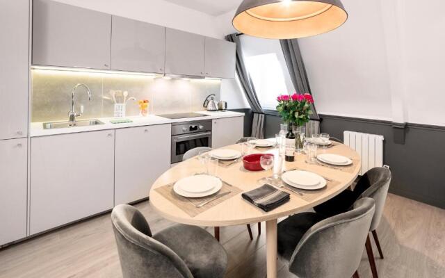 Luxury 2 Bedrooms Le Louvre I by Livinparis