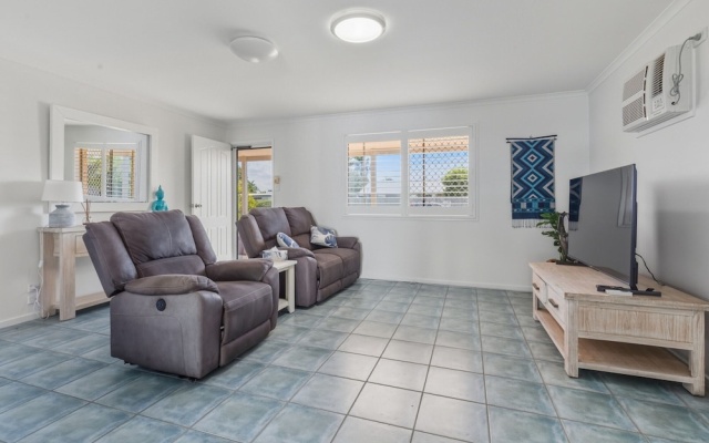 Bright 3-bed Retreat Near Beaches — 2-star hotel in Hervey Bay