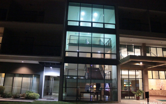 Rivermount Hotel And Resort