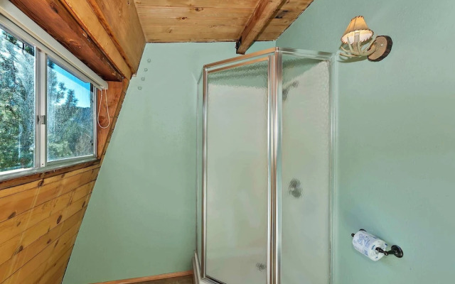 Yosemite Pines Cabin - Sleeps 8