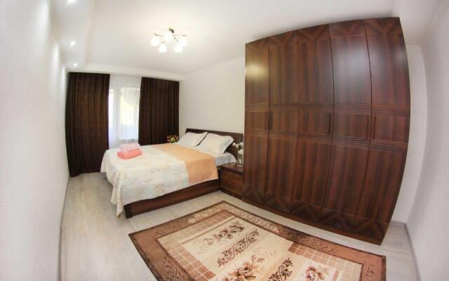 Назарбаева 45 уг Маметовой, ЗОЛОТОЙ КВАДРАТ ЦЕНТР Алматы 2х комн