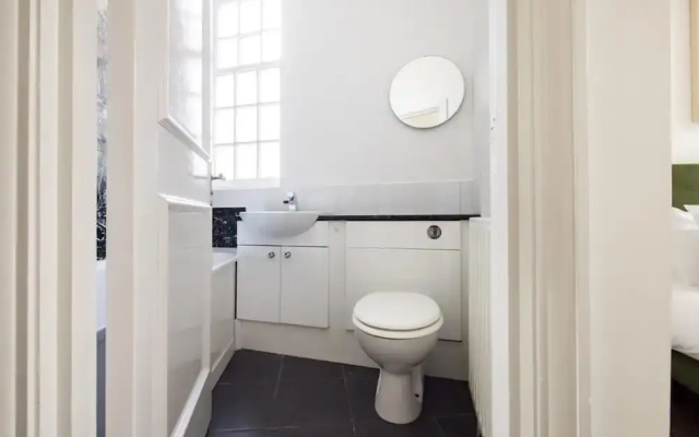 Spacious Apartment With Office Rear Terrace