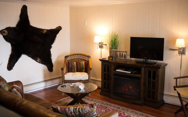 Arctic Fox Inn