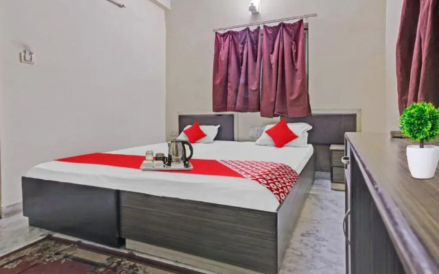 OYO 90738 Safari Residency