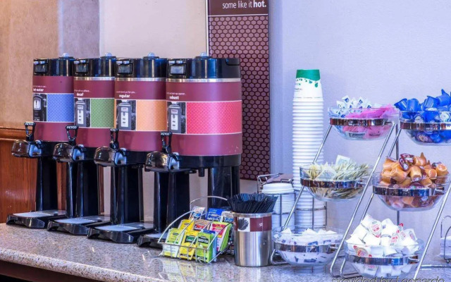 Hampton Inn & Suites Denton