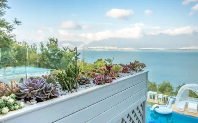 Heqi Lake View Hotel