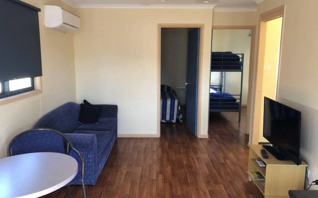 Colonial Palms Motel – Guest Rooms – Ulladulla