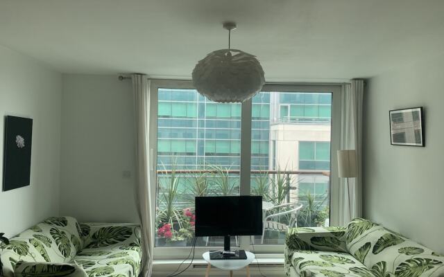 Modern Apartment Near the Thames, Central London