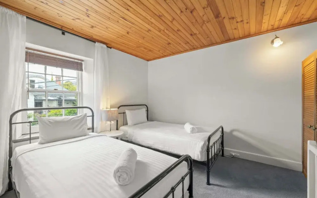Stylish 3 Bedroom Townhouse - Hobart CBD