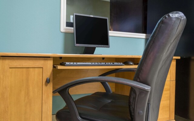 Super 8 Williamsburg