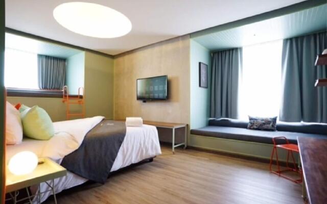 Samsen Street Hotel