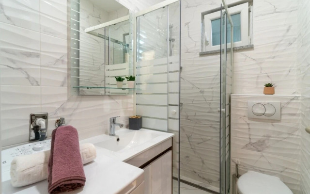 Lux 1 - Heated Pool - A4