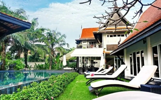 Luxury 5 Stars Beach Villa 6 Beds