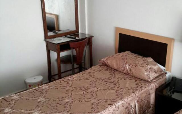 Gollestan Hotel