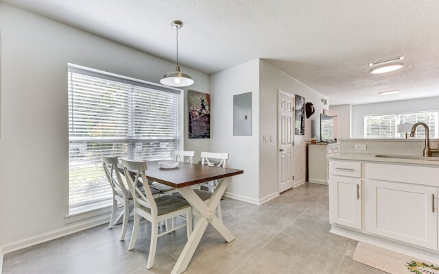 Fernandina Beach Townhome, Steps to Public Beach