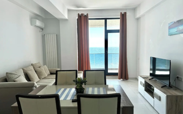Apartament Panoramic Front View