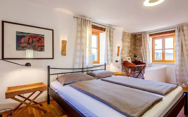 Beautiful Villa Consisting of two Houses With Private Pool, Near Pula and Beach