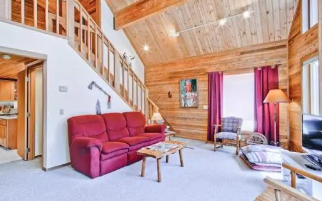 Red Fox Retreat - 2BR/2BA Tri-Level Home