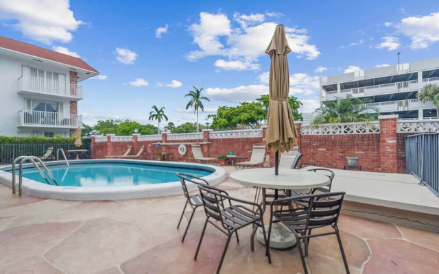 Las Olas & Beachside getaway with pool