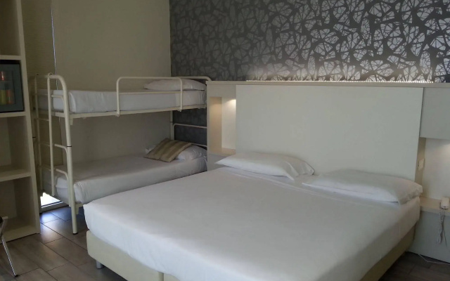 L'Hotel