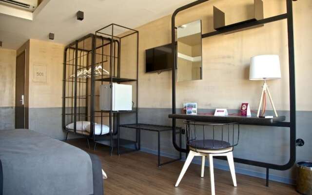 Adonis City Hotel